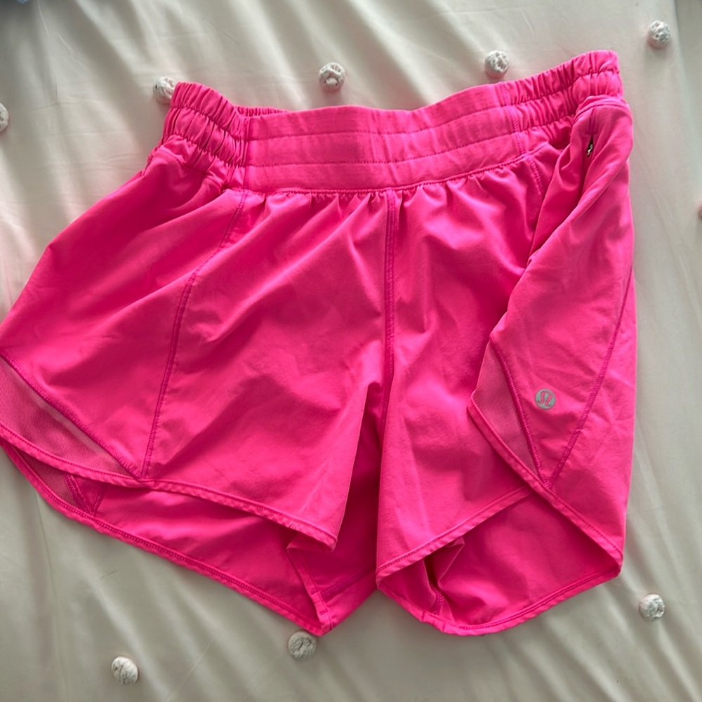 Lululemon Hotty Hot Low-Rise Lined Short 4”